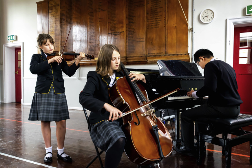 英国私立中学:赛特福特文法学校 Thetford Grammar School 英国千年名校 艺术首屈一指 英国私立中学:赛特福特文法学校 Thetford Grammar School 英国千年名校 艺术首屈一指
