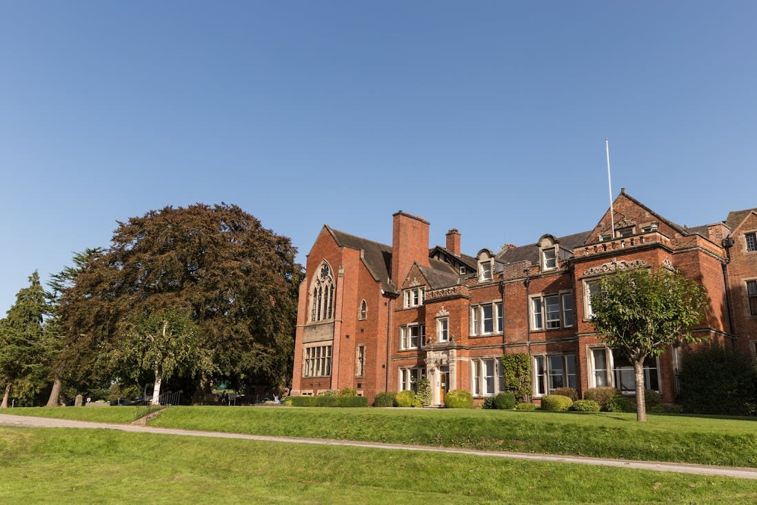 未来人留学-英国留学，英国私立学校：阿博茨霍尔姆学校 (Abbotsholme School) 学校介绍